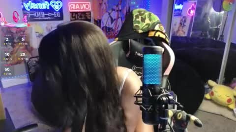 Snapshot of niviawolfe chatting on December 15, 4:28 am NIVIA WOLFE online show from December 15, 4:28 am