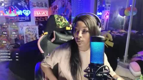 Snapshot of niviawolfe chatting on December 18, 1:50 pm NIVIA WOLFE online show from December 18, 1:50 pm