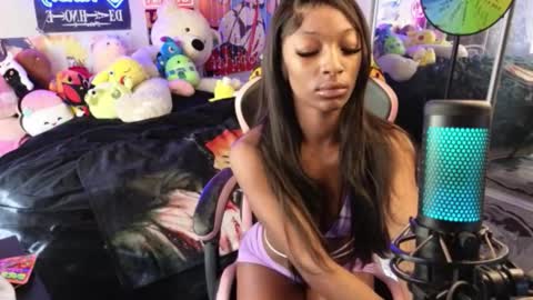 Snapshot of niviawolfe chatting on December 22, 4:37 pm NIVIA WOLFE online show from December 22, 4:37 pm