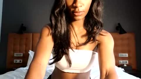 Snapshot of niviawolfe chatting on February 15, 9:55 pm NIVIA WOLFE online show from February 15, 9:55 pm