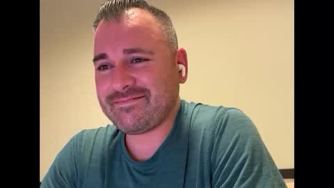 Snapshot of njerseydude82 chatting on October 19, 8:37 am Jason online show from October 19, 8:37 am