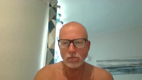 Snapshot of nmmm124347 chatting on April 27, 7:28 am nmmm124347 online show from April 27, 7:28 am