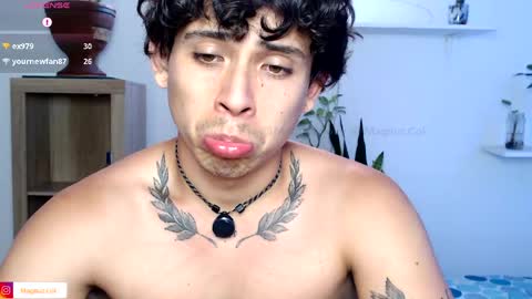 Snapshot of no_face_69 chatting on April 16, 9:39 pm x online show from April 16, 9:39 pm