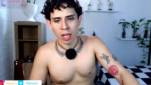 Snapshot of no_face_69 chatting on May 12, 7:33 pm x online show from May 12, 7:33 pm