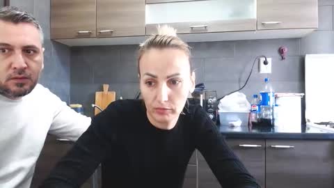 Snapshot of no_limit_coupl3 chatting on October 1, 10:43 am no_limit_coupl3 online show from October 1, 10:43 am