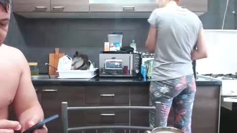 Snapshot of no_limit_coupl3 chatting on October 6, 5:49 am no_limit_coupl3 online show from October 6, 5:49 am