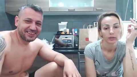 Snapshot of no_limit_coupl3 chatting on October 23, 6:45 am no_limit_coupl3 online show from October 23, 6:45 am