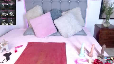 noa   online show from December 5, 1:17 pm