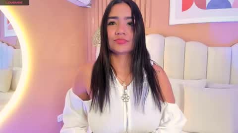 Snapshot of noa_moon chatting on January 8, 2:36 am Noa online show from January 8, 2:36 am