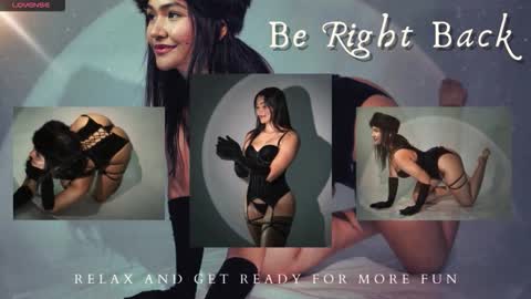 Snapshot of noa_moon chatting on February 19, 3:02 am Noa online show from February 19, 3:02 am