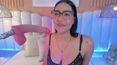 Snapshot of noa_moon chatting on February 27, 2:55 am Noa online show from February 27, 2:55 am