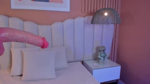 Snapshot of noa_moon chatting on March 8, 1:47 am Noa online show from March 8, 1:47 am