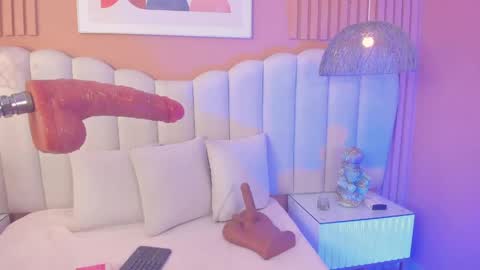Snapshot of noa_moon chatting on May 9, 3:01 am Noa online show from May 9, 3:01 am