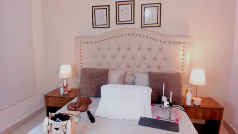 NATHALIA MORENO online show from September 29, 12:54 pm