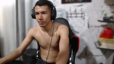 Snapshot of noah_89r chatting on January 24, 8:11 pm Sebastian online show from January 24, 8:11 pm