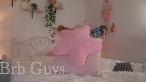 noah__23 online show from May 18, 10:37 pm
