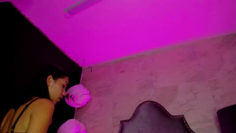 Zoe  online show from May 9, 3:23 am