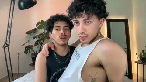 noah_and_steven online show from May 15, 6:59 pm