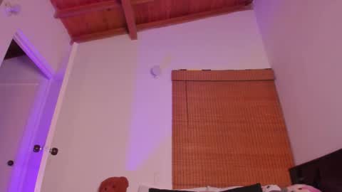 Sara  online show from December 4, 7:00 pm