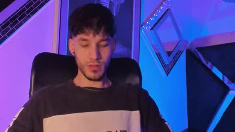 Noah Brigth online show from December 4, 8:39 pm