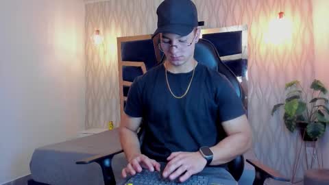 Noah online show from March 18, 5:27 pm