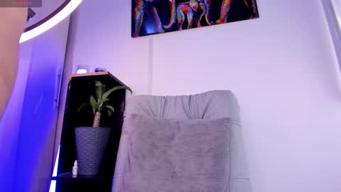 noah_devil_ online show from September 21, 8:32 pm