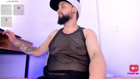 noah_devil_ online show from November 1, 2:24 am