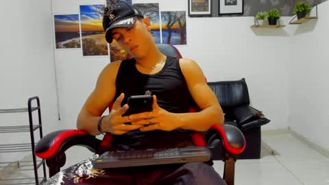 Snapshot of noah_flynn1 chatting on September 17, 4:03 am noah_flynn1 online show from September 17, 4:03 am