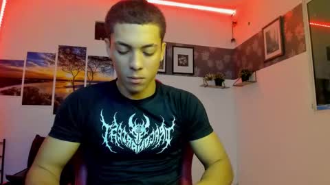 Snapshot of noah_flynn1 chatting on September 25, 4:38 am noah_flynn1 online show from September 25, 4:38 am