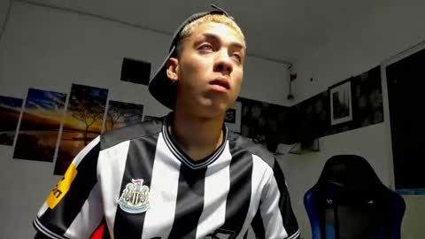 Snapshot of noah_flynn1 chatting on October 28, 6:17 am noah_flynn1 online show from October 28, 6:17 am