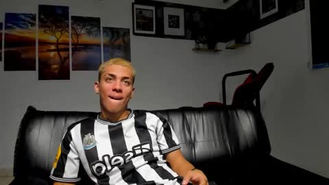 Snapshot of noah_flynn1 chatting on November 26, 6:36 am noah_flynn1 online show from November 26, 6:36 am