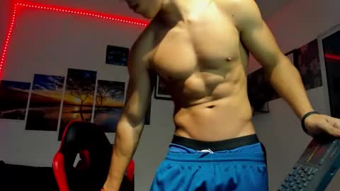 Snapshot of noah_flynn1 chatting on December 1, 7:46 am noah_flynn1 online show from December 1, 7:46 am