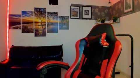 Snapshot of noah_flynn1 chatting on December 4, 12:03 pm noah_flynn1 online show from December 4, 12:03 pm