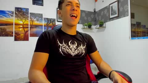 Snapshot of noah_flynn1 chatting on February 4, 10:32 am noah_flynn1 online show from February 4, 10:32 am