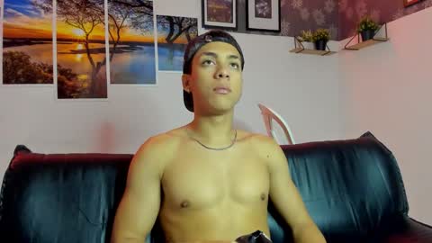 Snapshot of noah_flynn1 chatting on February 10, 9:46 am noah_flynn1 online show from February 10, 9:46 am