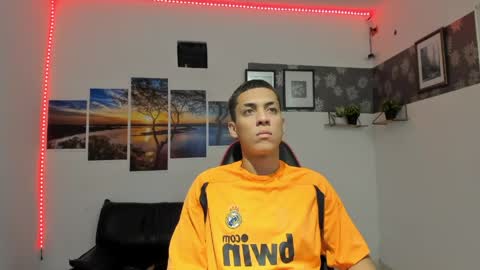 Snapshot of noah_flynn1 chatting on April 9, 8:53 am noah_flynn1 online show from April 9, 8:53 am