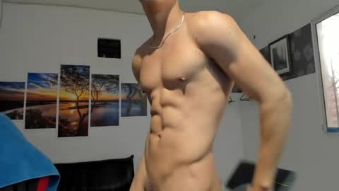 Snapshot of noah_flynn1 chatting on May 8, 3:28 pm noah_flynn1 online show from May 8, 3:28 pm