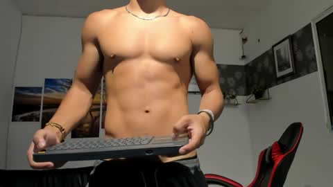 Snapshot of noah_flynn1 chatting on May 28, 10:23 am noah_flynn1 online show from May 28, 10:23 am