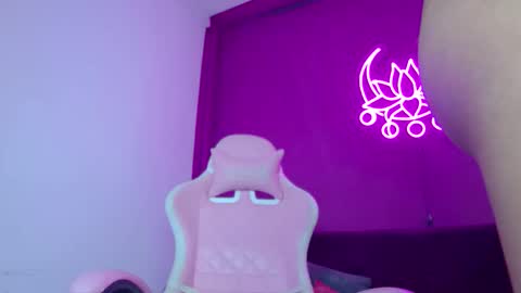 Snapshot of noah_greenhart chatting on February 17, 11:22 pm Noah online show from February 17, 11:22 pm