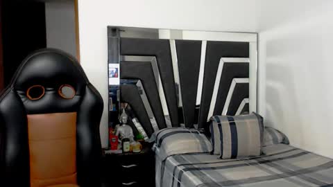 Noah Harris01 online show from October 23, 11:57 pm