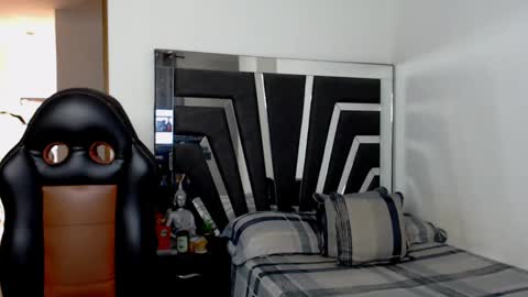 Noah Harris01 online show from November 4, 1:21 pm