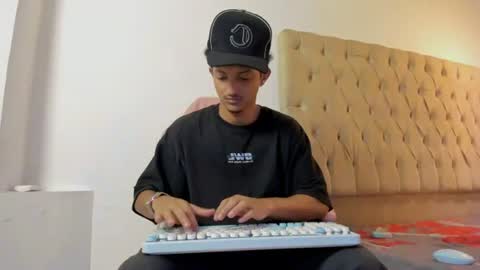 noah_jacksxn online show from June 20, 8:06 am
