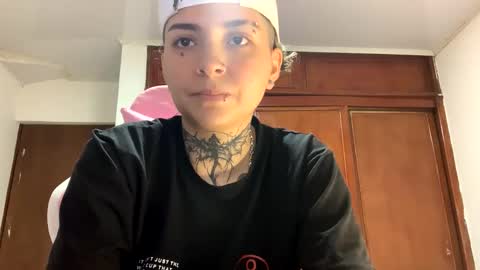 Snapshot of noah_martini chatting on January 22, 1:10 am noah hehim online show from January 22, 1:10 am