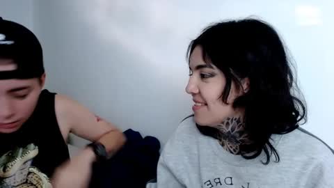 Snapshot of noah_martini chatting on February 16, 10:21 pm noah hehim online show from February 16, 10:21 pm