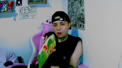 Snapshot of noah_martini chatting on March 4, 4:51 am noah hehim online show from March 4, 4:51 am