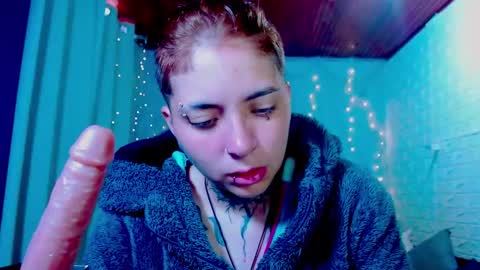 Snapshot of noah_martini chatting on March 28, 1:22 pm noah hehim online show from March 28, 1:22 pm