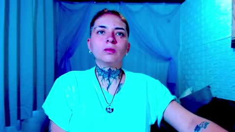 Snapshot of noah_martini chatting on April 2, 4:04 pm noah hehim online show from April 2, 4:04 pm