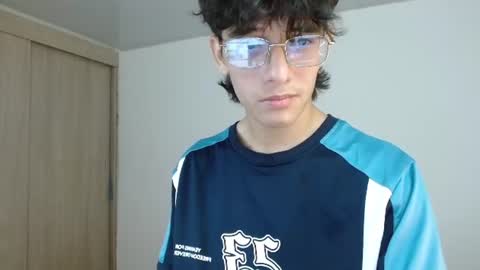 Snapshot of noah_millerx_ chatting on June 16, 10:23 pm noah online show from June 16, 10:23 pm