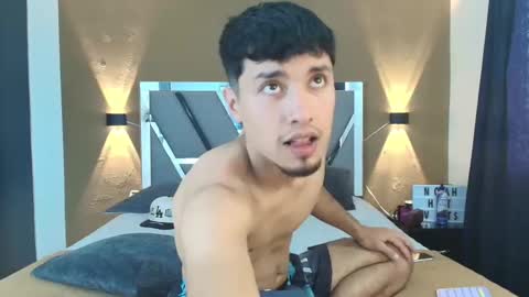 Snapshot of noah_smith05 chatting on March 12, 9:32 pm noah online show from March 12, 9:32 pm