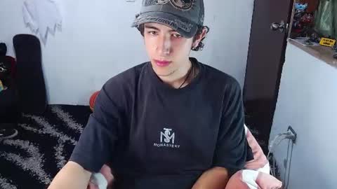 Snapshot of noah_sokolov_ chatting on June 16, 7:49 pm Kervs online show from June 16, 7:49 pm